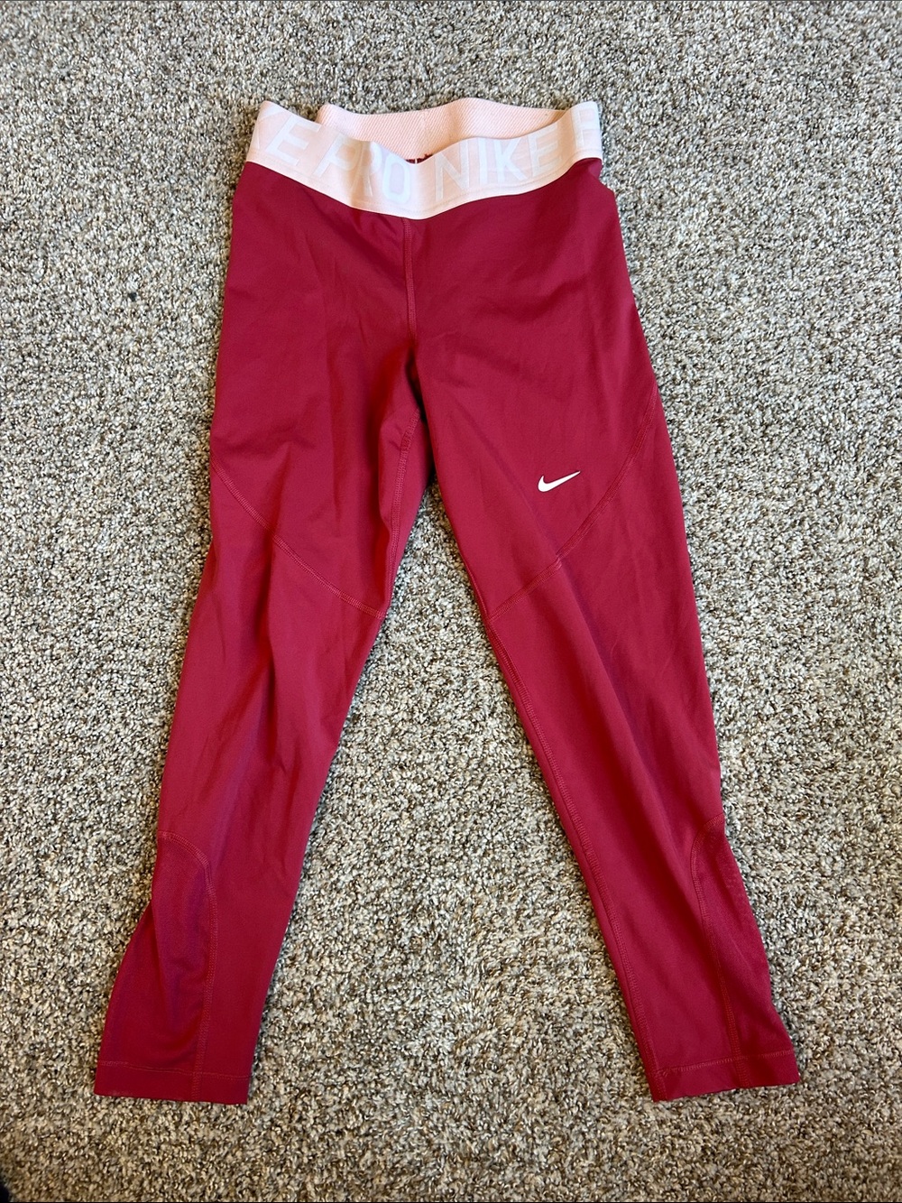 Nike Pro Women’s 3/4 leggings burnt red with Light Pink Waistband Medium